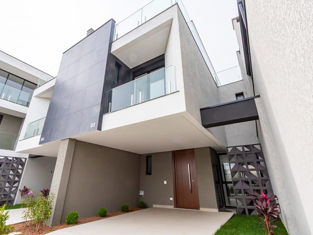 Sobrado com 148m² 3 quartos e 4 banheiros, à venda, no bairro Santa Felicidade em Curitiba