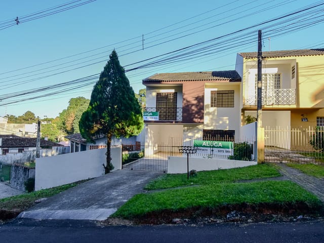 Sobrado 3 quartos e 3 banheiros, para alugar, no bairro Abranches em Curitiba