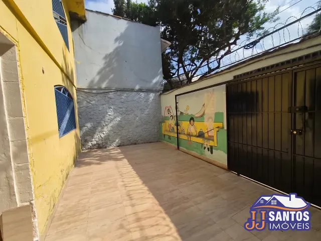 Sobrado com 300m² 8 quartos e 4 banheiros, para alugar, no bairro Pari em São Paulo
