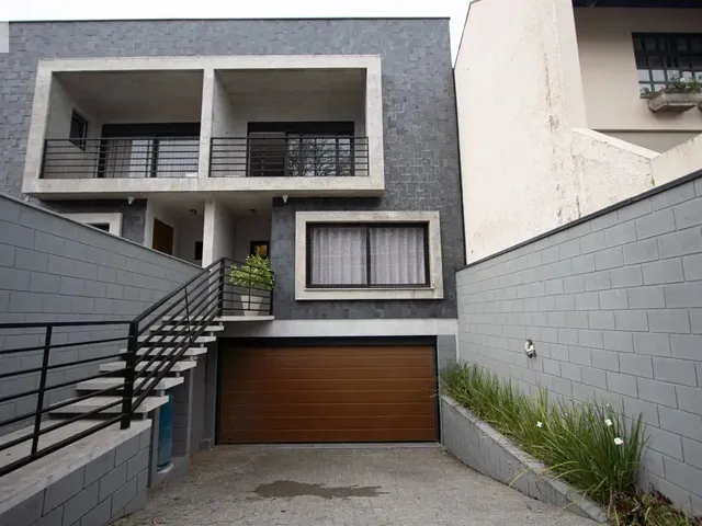 Casa com 210m² 3 quartos e 5 banheiros, à venda, no bairro Bacacheri em Curitiba
