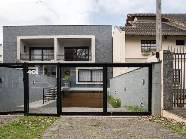 Casa com 210m² 3 quartos e 5 banheiros, à venda, no bairro Bacacheri em Curitiba