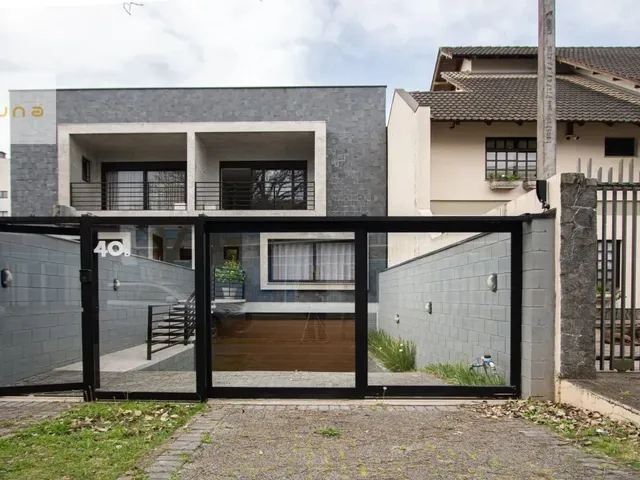 Sobrado com 210m² 3 quartos e 4 banheiros, à venda, no bairro Bacacheri em Curitiba