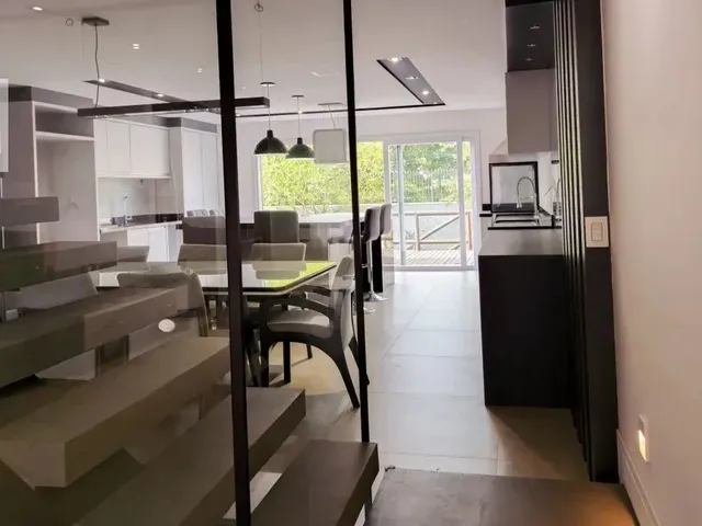 Sobrado com 210m² 3 quartos e 4 banheiros, à venda, no bairro Bacacheri em Curitiba