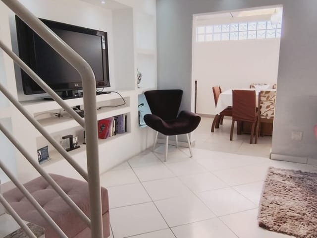 Sobrado 3 quartos e 3 banheiros, à venda, no bairro Pinheirinho em Curitiba
