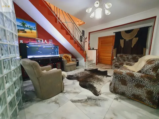 Sobrado 2 quartos e 2 banheiros, à venda, no bairro Cidade Industrial em Curitiba