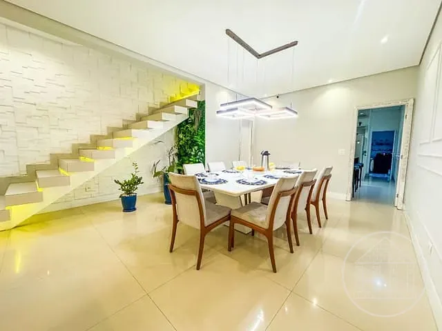 Sobrado com 270m² 4 quartos e 5 banheiros, à venda, no bairro Jardim Iporã em São Paulo