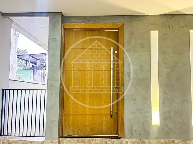 Sobrado com 270m² 4 quartos e 5 banheiros, à venda, no bairro Jardim Iporã em São Paulo
