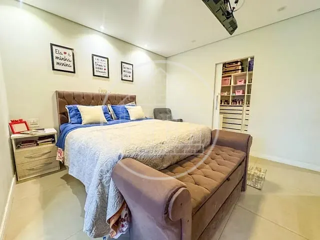 Sobrado com 270m² 4 quartos e 5 banheiros, à venda, no bairro Jardim Iporã em São Paulo