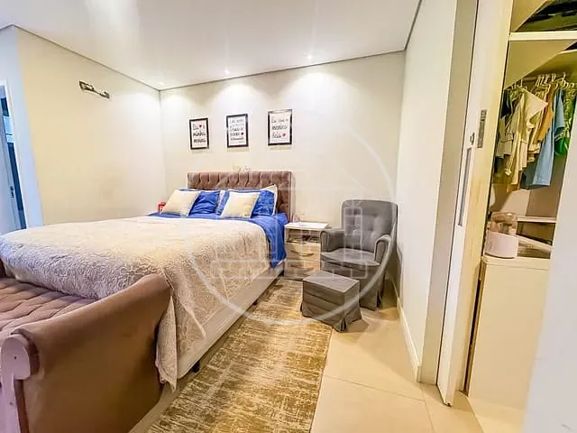 Sobrado com 270m² 4 quartos e 5 banheiros, à venda, no bairro Jardim Iporã em São Paulo