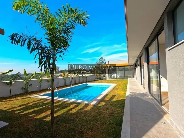 Sobrado com 547m² 4 quartos e 3 banheiros, à venda, no bairro Paisagem Renoir em Cotia