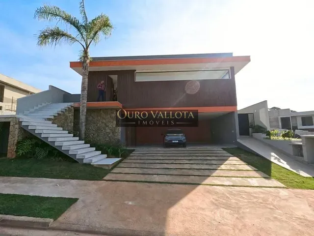 Sobrado com 547m² 4 quartos e 3 banheiros, à venda, no bairro Paisagem Renoir em Cotia