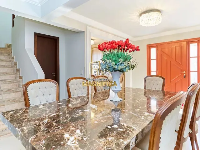 Casa 3 quartos e 4 banheiros, à venda, no bairro Vista Alegre em Curitiba