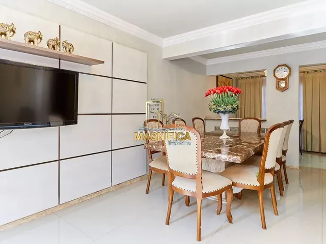 Casa 3 quartos e 4 banheiros, à venda, no bairro Vista Alegre em Curitiba