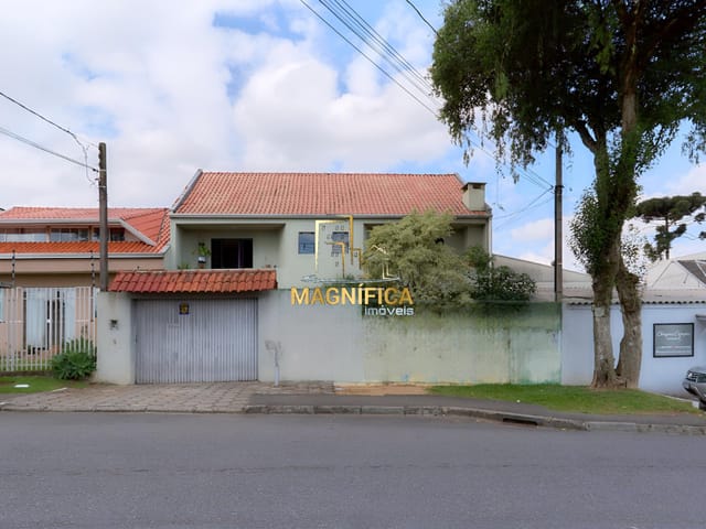 Sobrado com 400m² 3 quartos e 4 banheiros, à venda, no bairro Xaxim em Curitiba