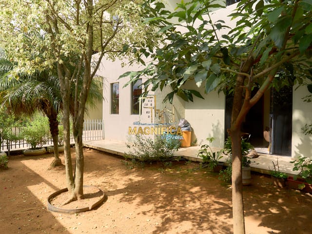 Sobrado com 400m² 3 quartos e 4 banheiros, à venda, no bairro Xaxim em Curitiba
