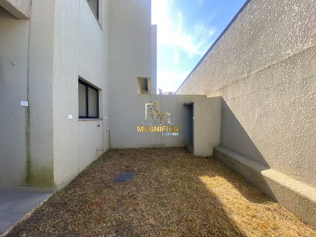 Sobrado com 113m² 3 quartos e 4 banheiros, à venda, no bairro Xaxim em Curitiba