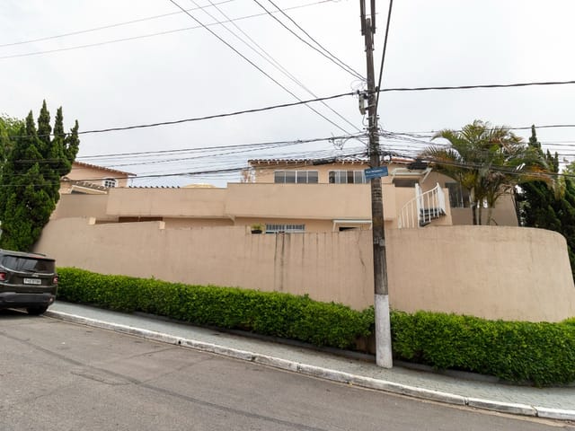 Sobrado com 290m² 3 quartos e 6 banheiros, à venda, no bairro Jardim Icaraí em São Paulo