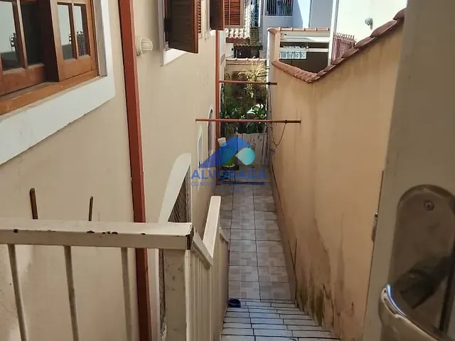 Sobrado 3 quartos e 2 banheiros, à venda, no bairro Jardim das Indústrias em São José dos Campos