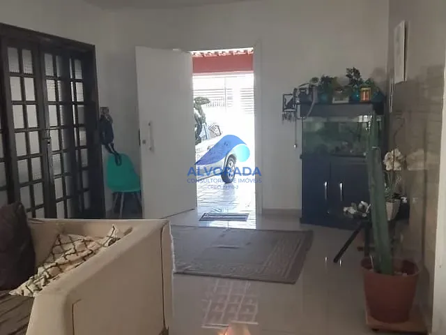 Sobrado 3 quartos e 2 banheiros, à venda, no bairro Jardim das Indústrias em São José dos Campos
