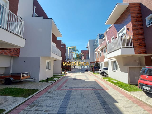 Sobrado 3 quartos e 4 banheiros, para alugar, no bairro Campo Comprido em Curitiba