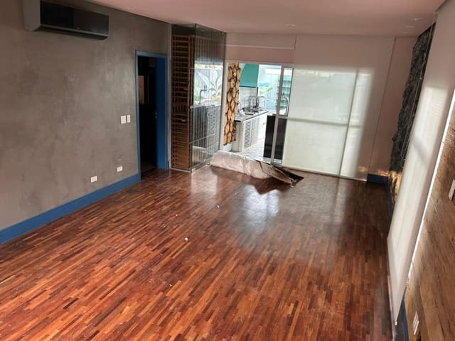 Sobrado com 350m² 3 quartos e 1 banheiro, à venda, no bairro Moinho Velho em Cotia