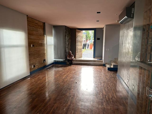 Sobrado com 350m² 3 quartos e 1 banheiro, à venda, no bairro Moinho Velho em Cotia