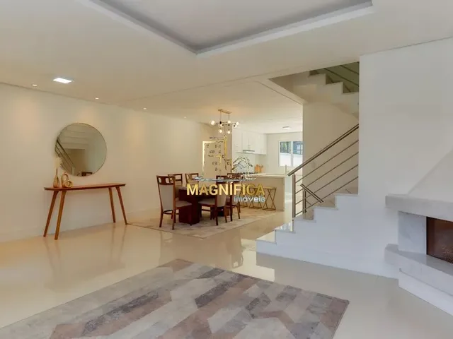 Sobrado 3 quartos e 5 banheiros, à venda, no bairro Mercês em Curitiba
