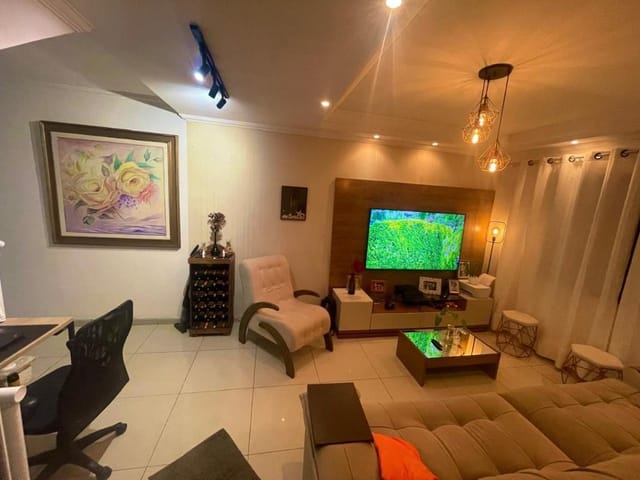 Sobrado com 160m² 3 quartos e 3 banheiros, à venda, no bairro Jardim Rio das Pedras em Cotia