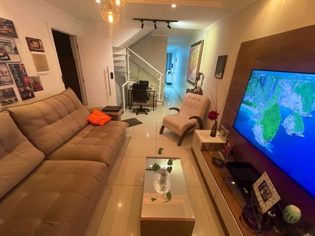 Sobrado com 160m² 3 quartos e 3 banheiros, à venda, no bairro Jardim Rio das Pedras em Cotia