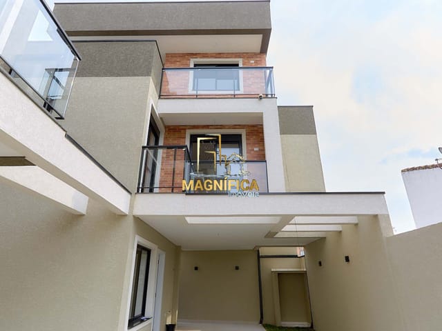 Sobrado 4 quartos e 6 banheiros, à venda, no bairro Novo Mundo em Curitiba