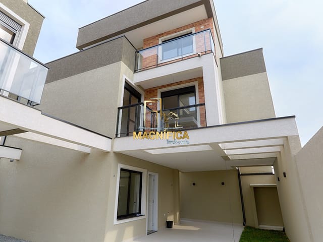 Sobrado 4 quartos e 6 banheiros, à venda, no bairro Novo Mundo em Curitiba
