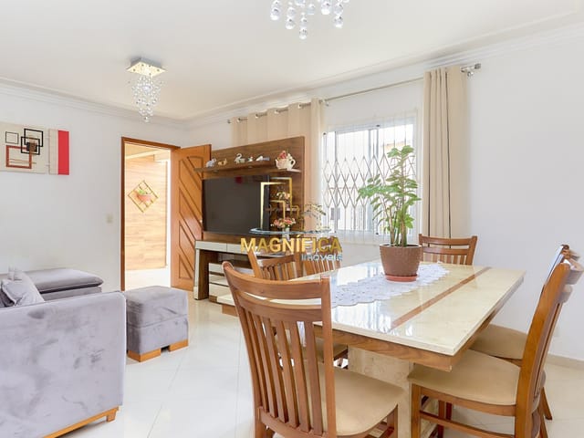 Sobrado 4 quartos e 6 banheiros, à venda, no bairro Novo Mundo em Curitiba