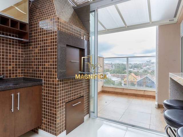 Sobrado 3 quartos e 6 banheiros, à venda, no bairro Boa Vista em Curitiba