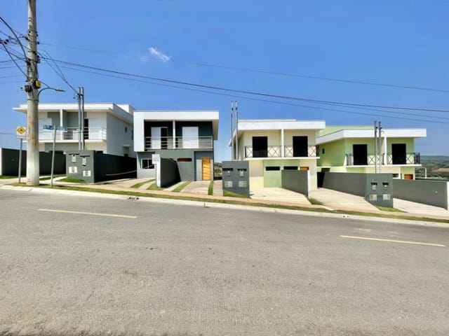 Sobrado com 125m² 3 quartos e 2 banheiros, à venda, no bairro Água Espraiada (Caucaia do Alto) em Cotia