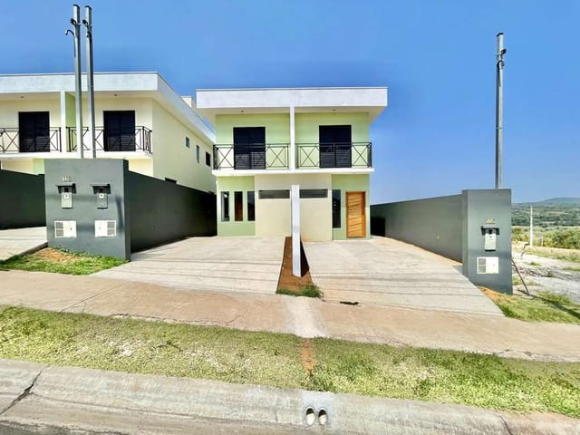 Sobrado com 125m² 3 quartos e 2 banheiros, à venda, no bairro Água Espraiada (Caucaia do Alto) em Cotia