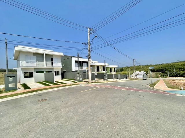 Sobrado com 125m² 3 quartos e 2 banheiros, à venda, no bairro Água Espraiada (Caucaia do Alto) em Cotia