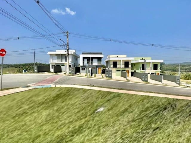 Sobrado com 125m² 3 quartos e 2 banheiros, à venda, no bairro Água Espraiada (Caucaia do Alto) em Cotia