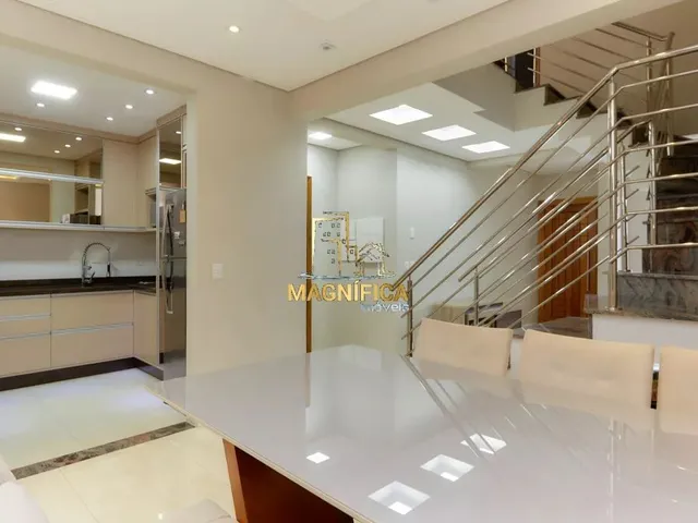 Casa 3 quartos e 4 banheiros, à venda, no bairro Xaxim em Curitiba