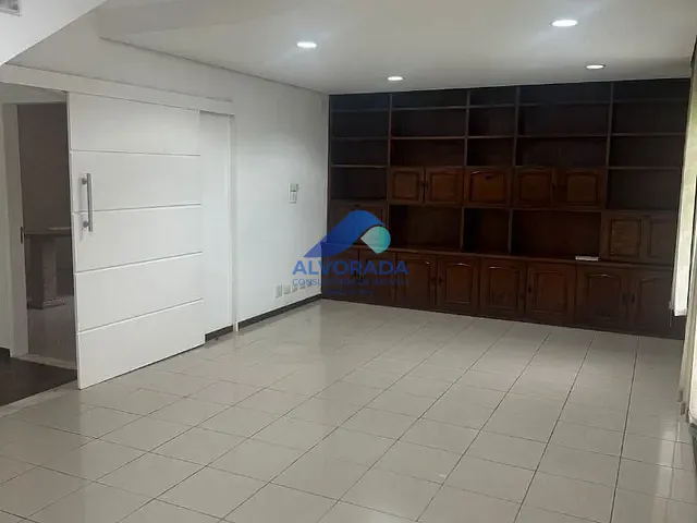 Sobrado 1 quarto e 3 banheiros, para alugar, no bairro Jardim Oswaldo Cruz em São José dos Campos