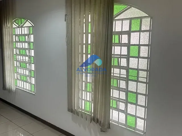 Sobrado 1 quarto e 3 banheiros, para alugar, no bairro Jardim Oswaldo Cruz em São José dos Campos