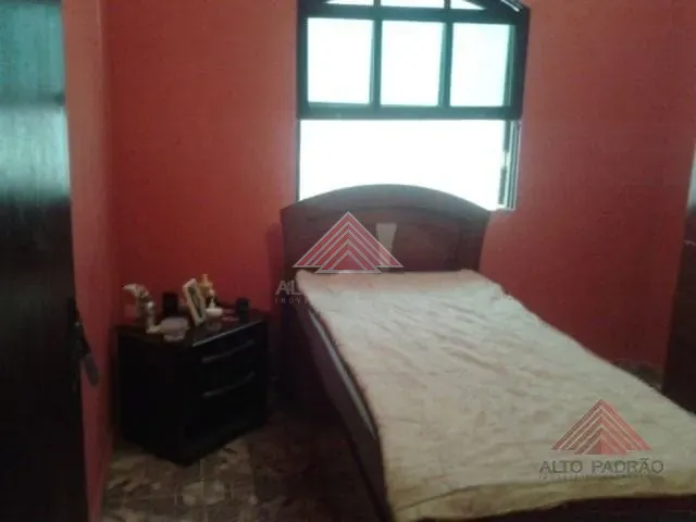 Sobrado 3 quartos e 1 banheiro, à venda, no bairro Jardim Zaira em Mauá