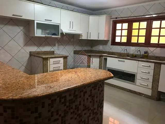 Sobrado com 125m² 5 quartos e 4 banheiros, à venda, no bairro Parque São Vicente em Mauá
