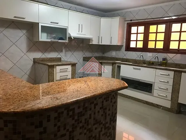 Sobrado com 125m² 5 quartos e 4 banheiros, à venda, no bairro Parque São Vicente em Mauá