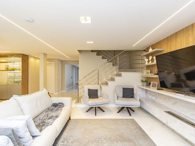 Sobrado 5 quartos e 5 banheiros, para alugar, no bairro Bairro Alto em Curitiba