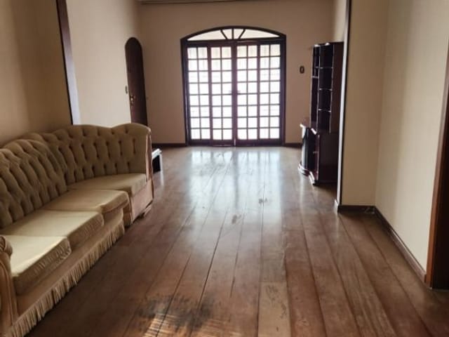 Sobrado com 250m² 4 quartos e 4 banheiros, para alugar, no bairro Jardim Maria Augusta em São Paulo
