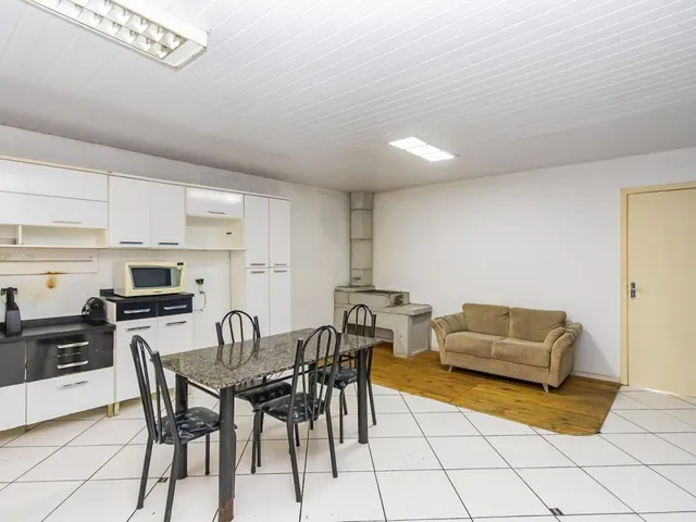 Sobrado 4 quartos e 3 banheiros, à venda, no bairro Orleans em Curitiba