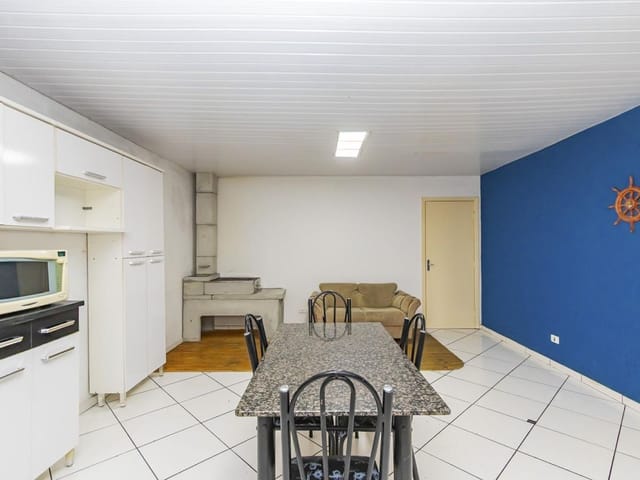Casa 4 quartos e 3 banheiros, à venda, no bairro Orleans em Curitiba