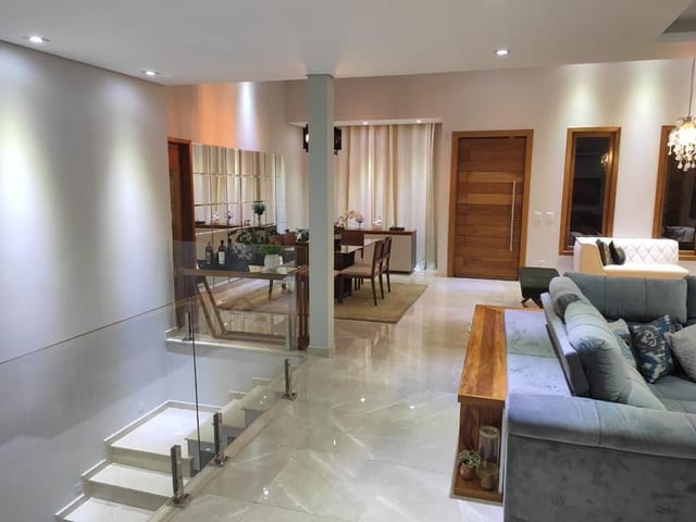 Sobrado com 560m², à venda, no bairro Jardim Nossa Senhora das Graças em Cotia