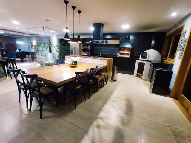 Sobrado com 560m², à venda, no bairro Jardim Nossa Senhora das Graças em Cotia