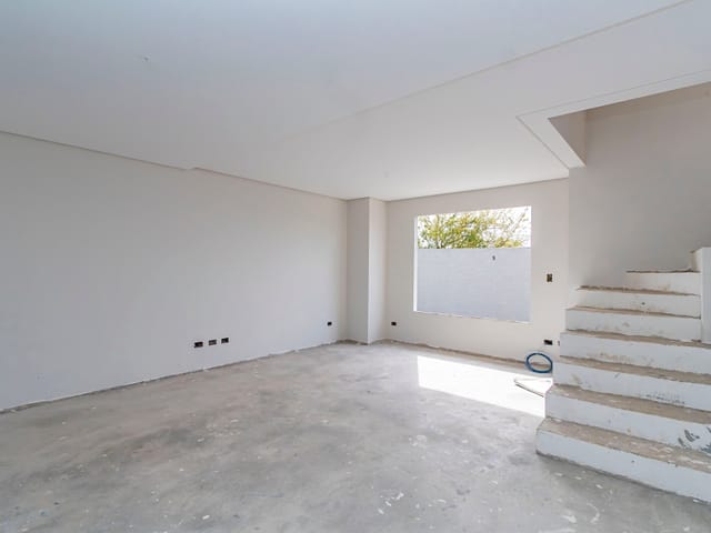 Sobrado com 177m² 3 quartos e 3 banheiros, à venda, no bairro Vista Alegre em Curitiba